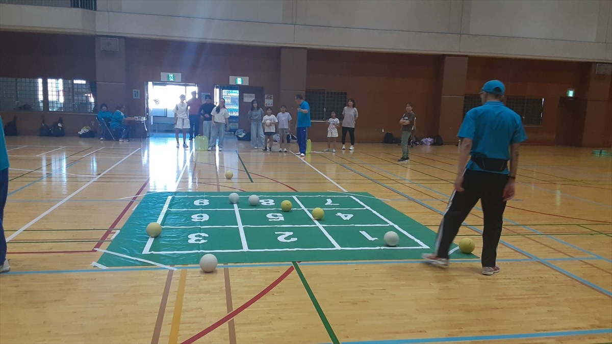 スリーアイズ（大阪市立湯里小学校）
